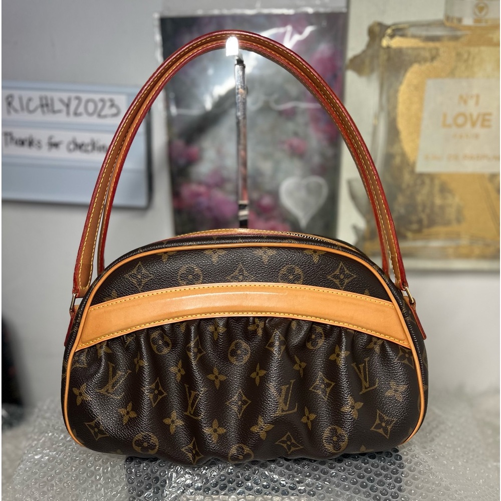 SOLD❗️LOUIS VUITTON Clara Shoulder Bag
